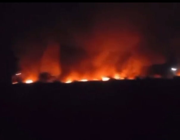 Konna: Des dizaines de camions chargés, brûlés par des individus armés ! 